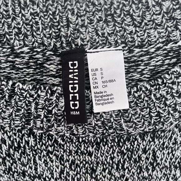 3/$20 ☀️ Knit Sweater from DIVIDED - H&M - Picture 2 of 4
